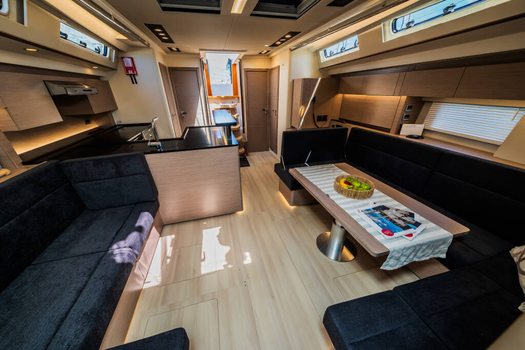 Sailing yacht Hanse 588 Eywa