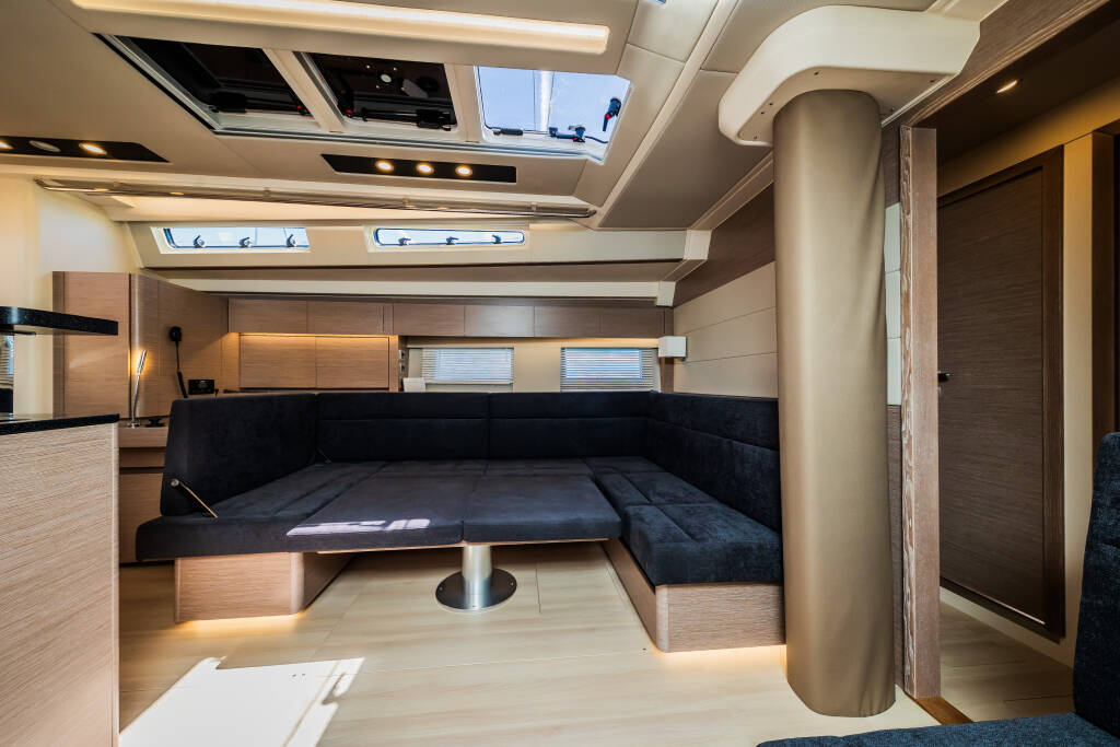 Sailing yacht Hanse 588 Eywa