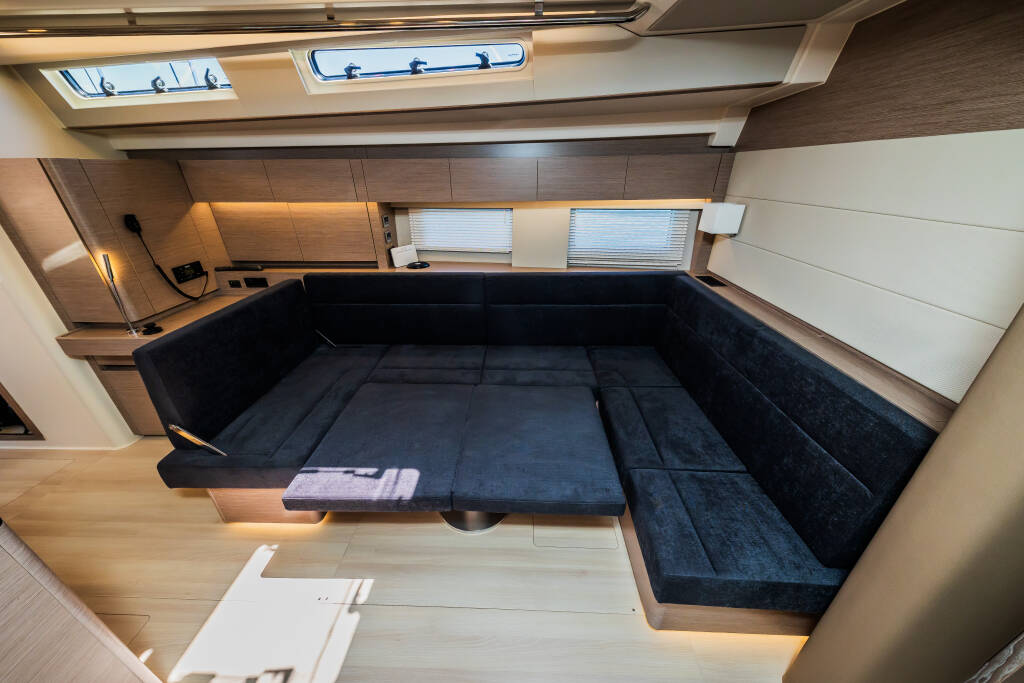 Sailing yacht Hanse 588 Eywa
