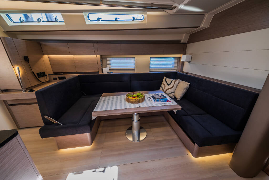 Sailing yacht Hanse 588 Eywa