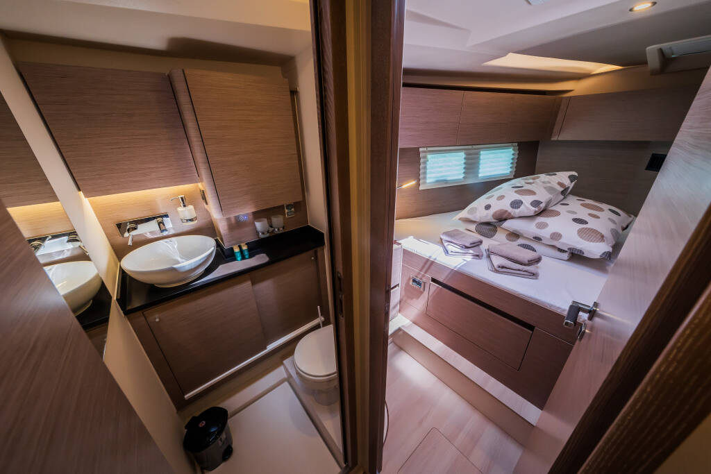 Sailing yacht Hanse 588 Eywa