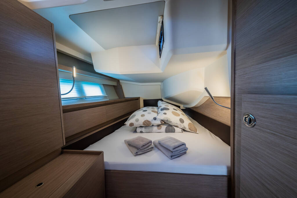 Sailing yacht Hanse 588 Eywa
