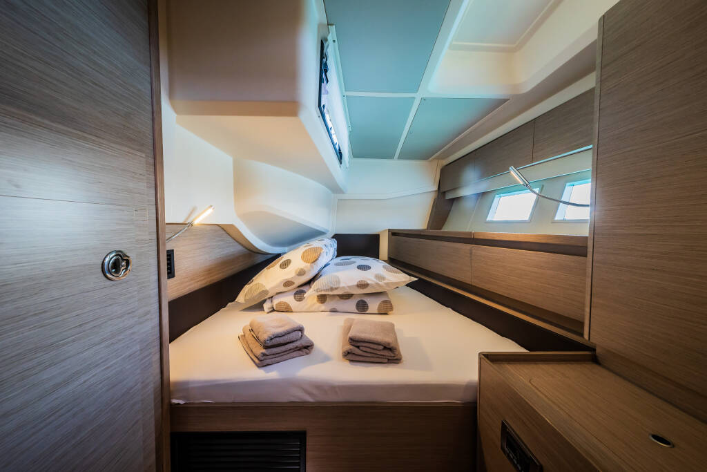 Sailing yacht Hanse 588 Eywa