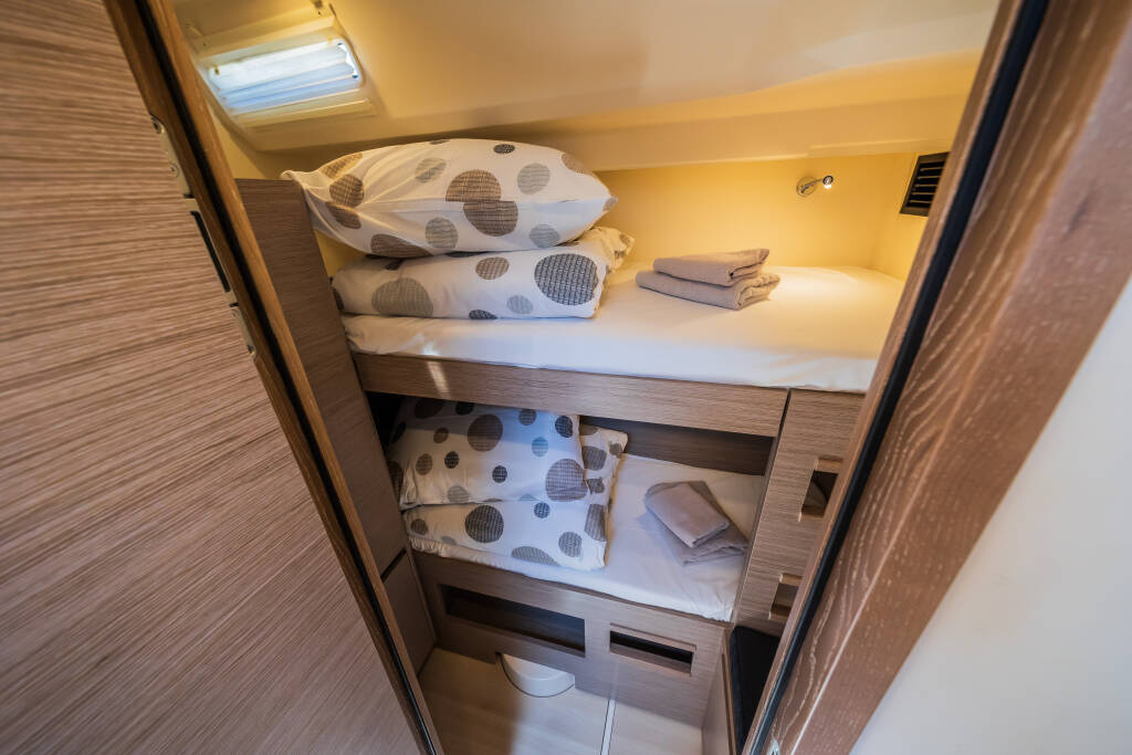 Sailing yacht Hanse 588 Eywa