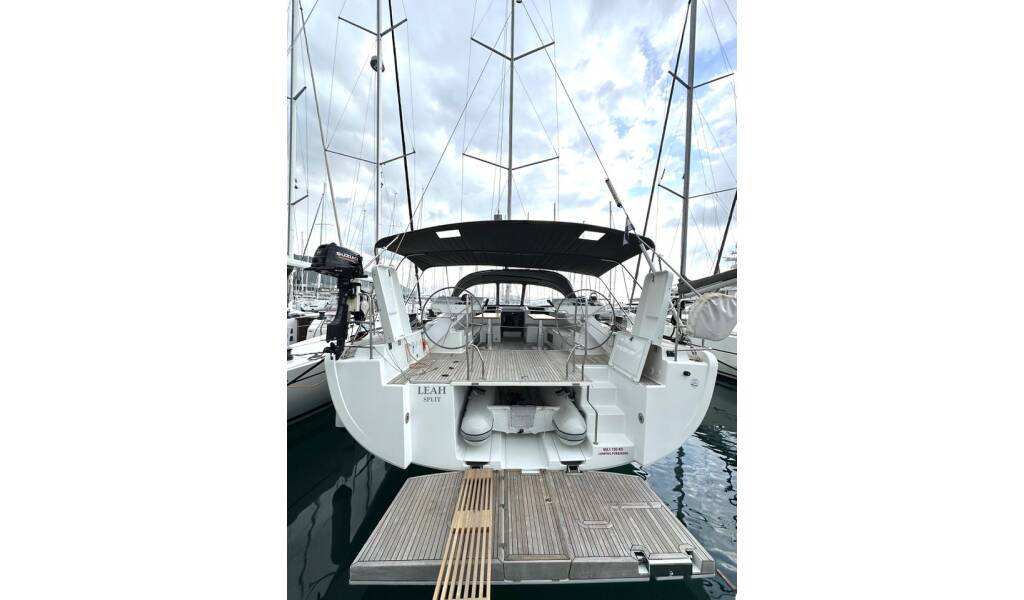Sailing yacht Hanse 588 Leah