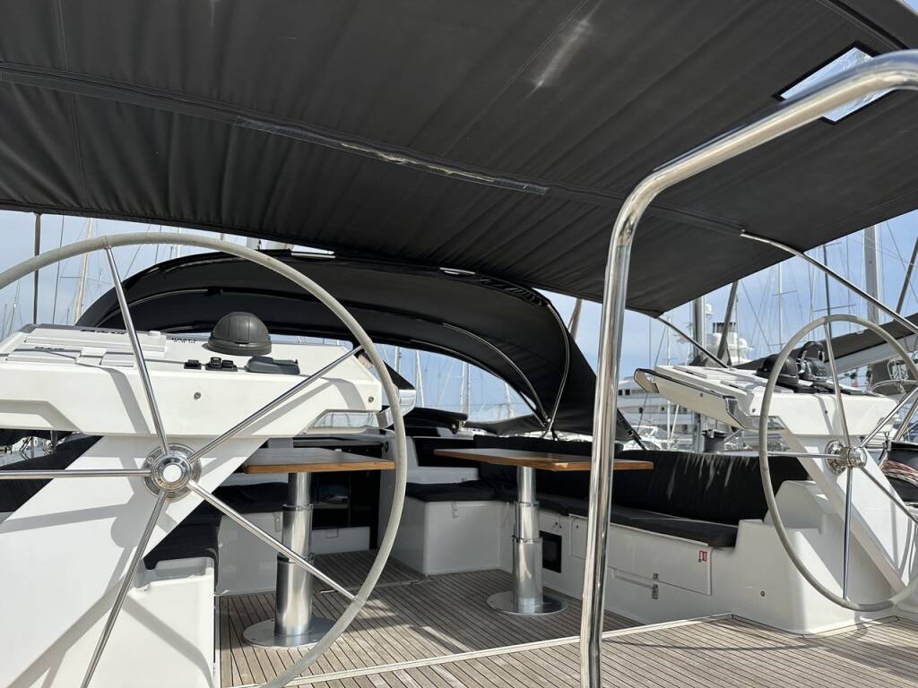 Sailing yacht Hanse 588 Leah
