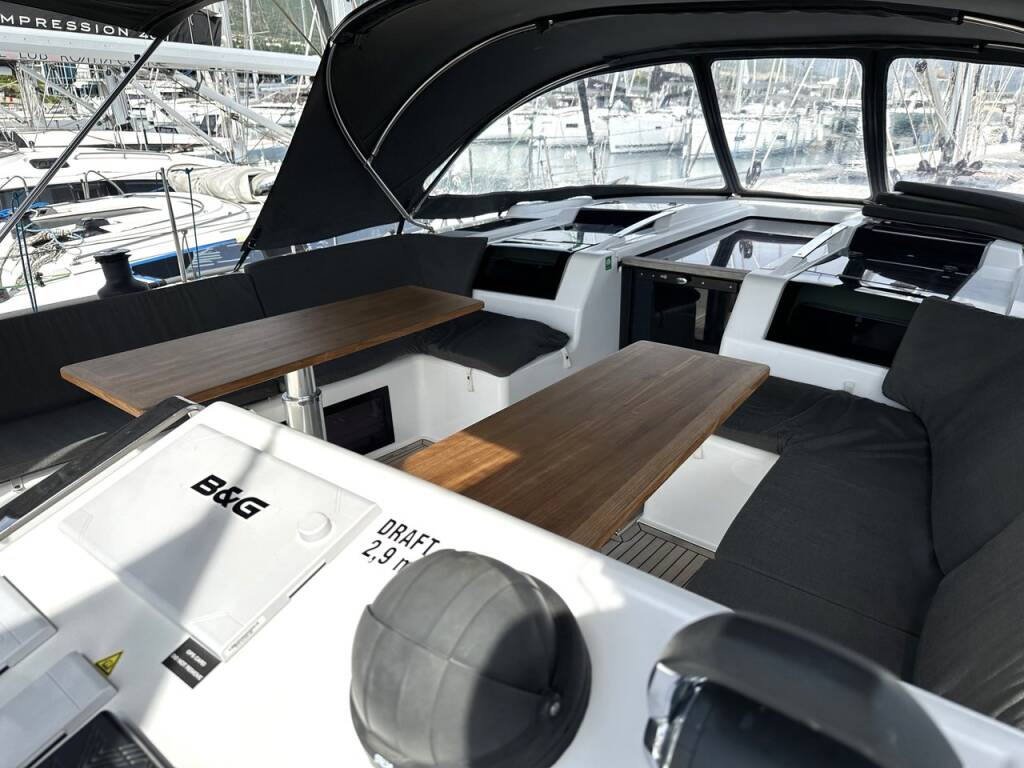 Sailing yacht Hanse 588 Leah