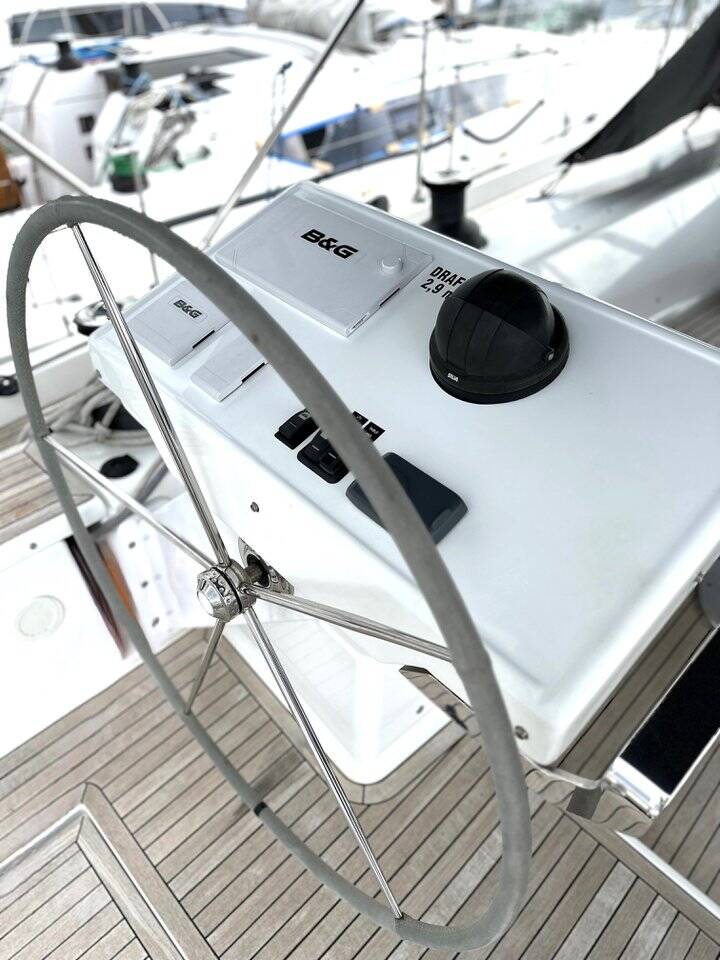 Sailing yacht Hanse 588 Leah