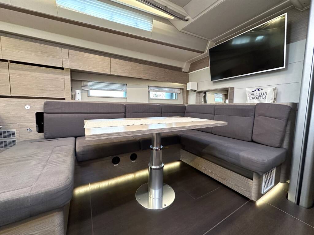 Sailing yacht Hanse 588 Leah