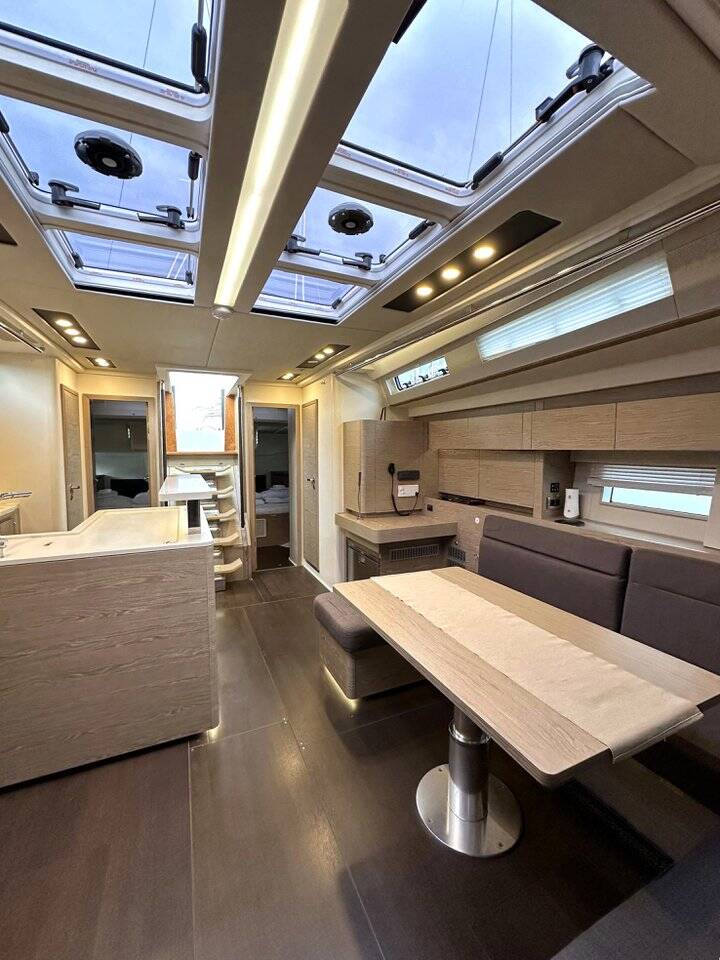 Sailing yacht Hanse 588 Leah