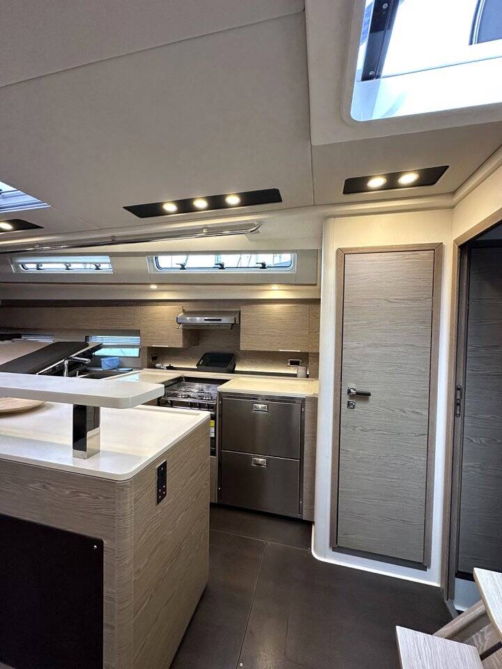 Sailing yacht Hanse 588 Leah