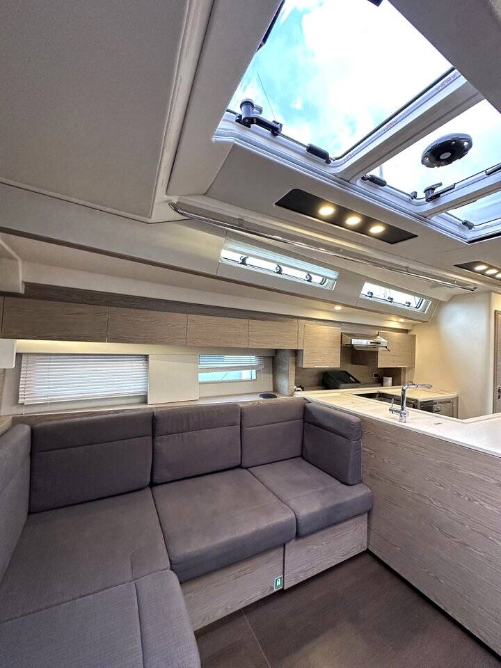 Sailing yacht Hanse 588 Leah