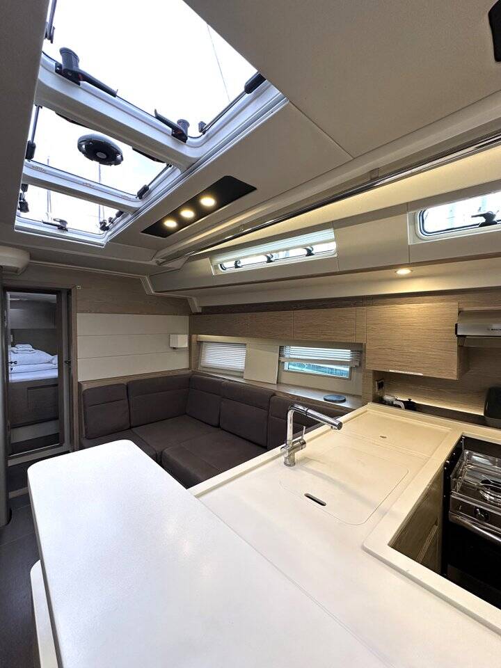 Sailing yacht Hanse 588 Leah