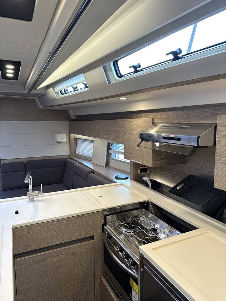 Sailing yacht Hanse 588 Leah