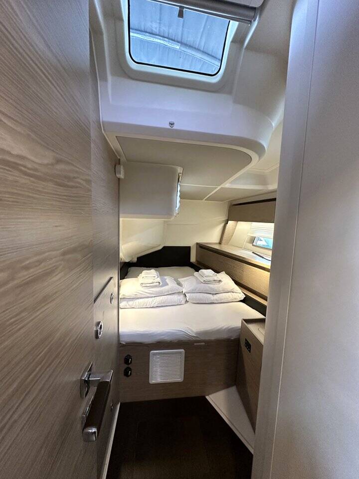 Sailing yacht Hanse 588 Leah