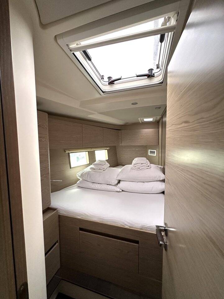 Sailing yacht Hanse 588 Leah