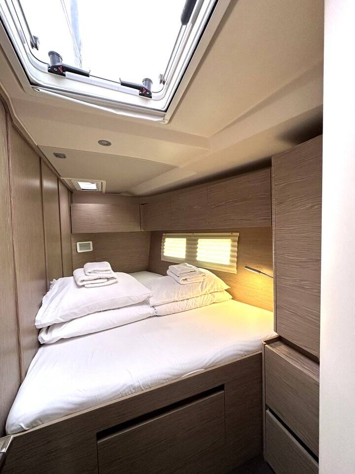 Sailing yacht Hanse 588 Leah
