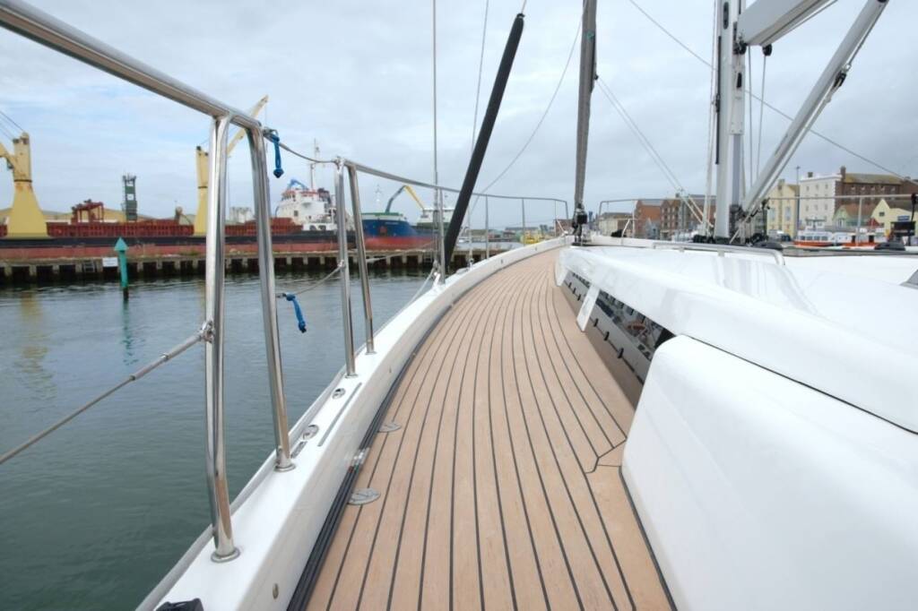 Sailing yacht Hanse 588 Eclipse