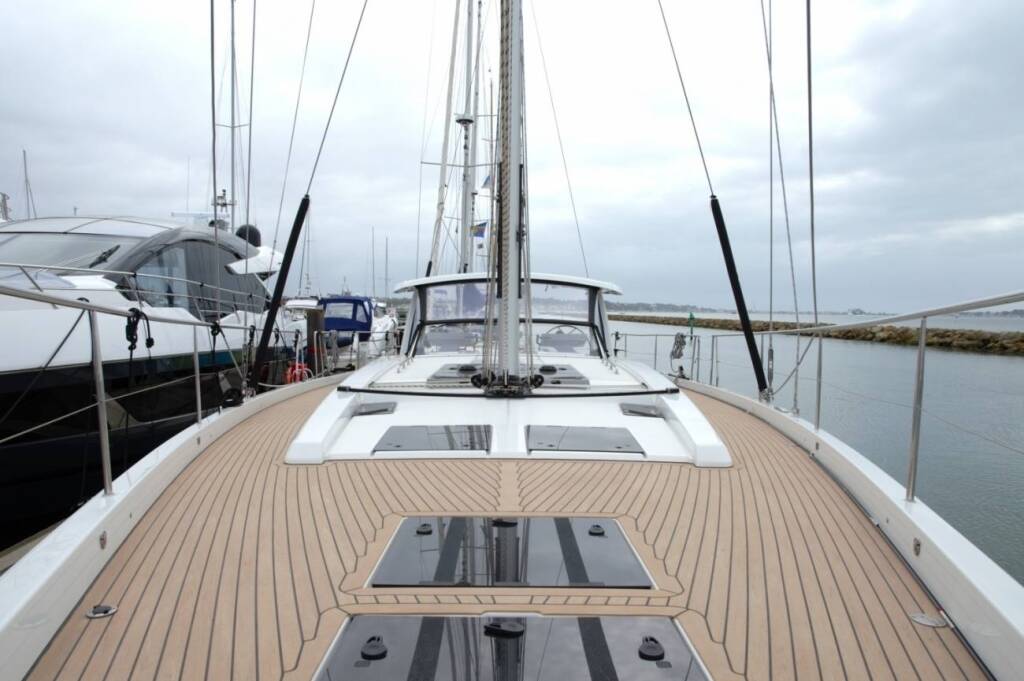 Sailing yacht Hanse 588 Eclipse