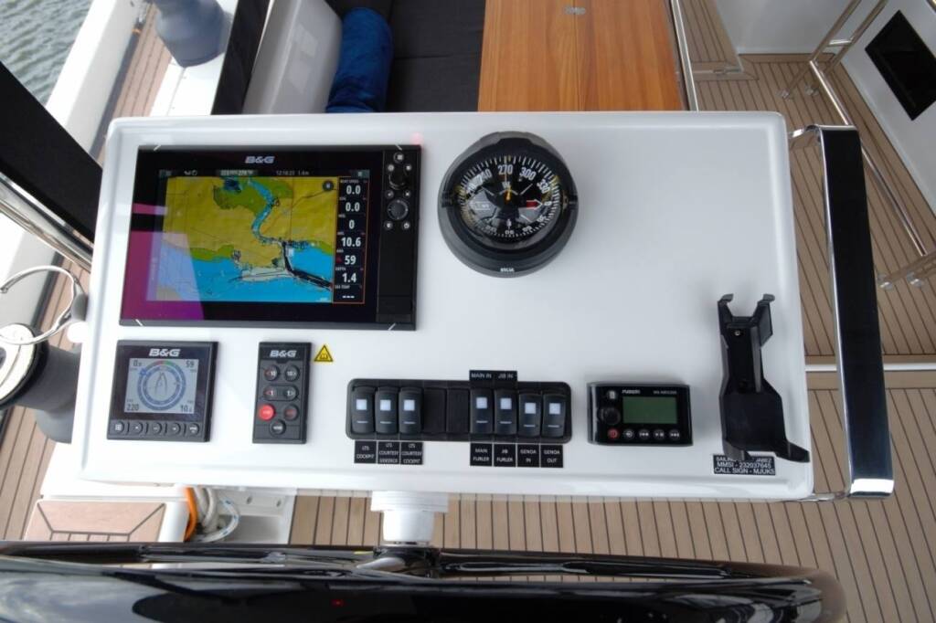 Sailing yacht Hanse 588 Eclipse