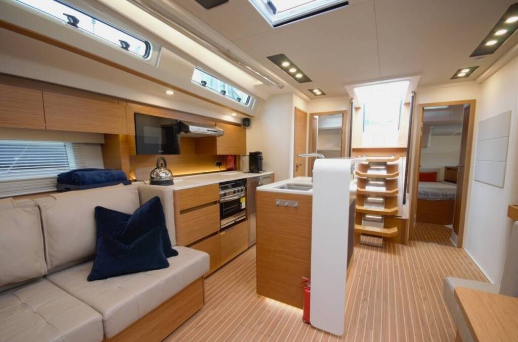 Sailing yacht Hanse 588 Eclipse