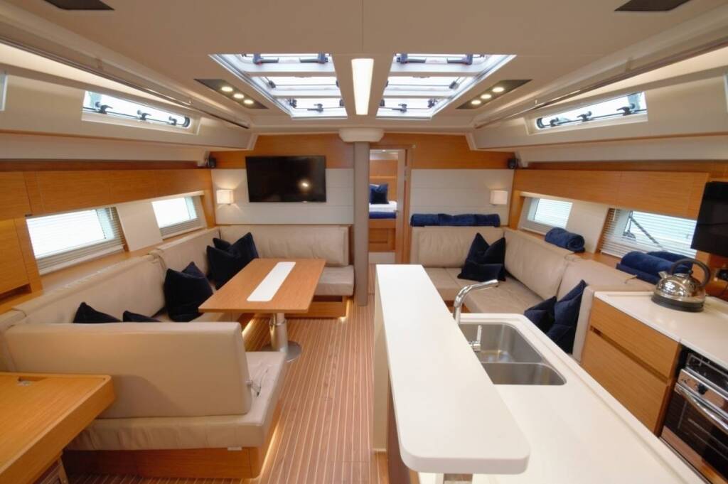 Sailing yacht Hanse 588 Eclipse