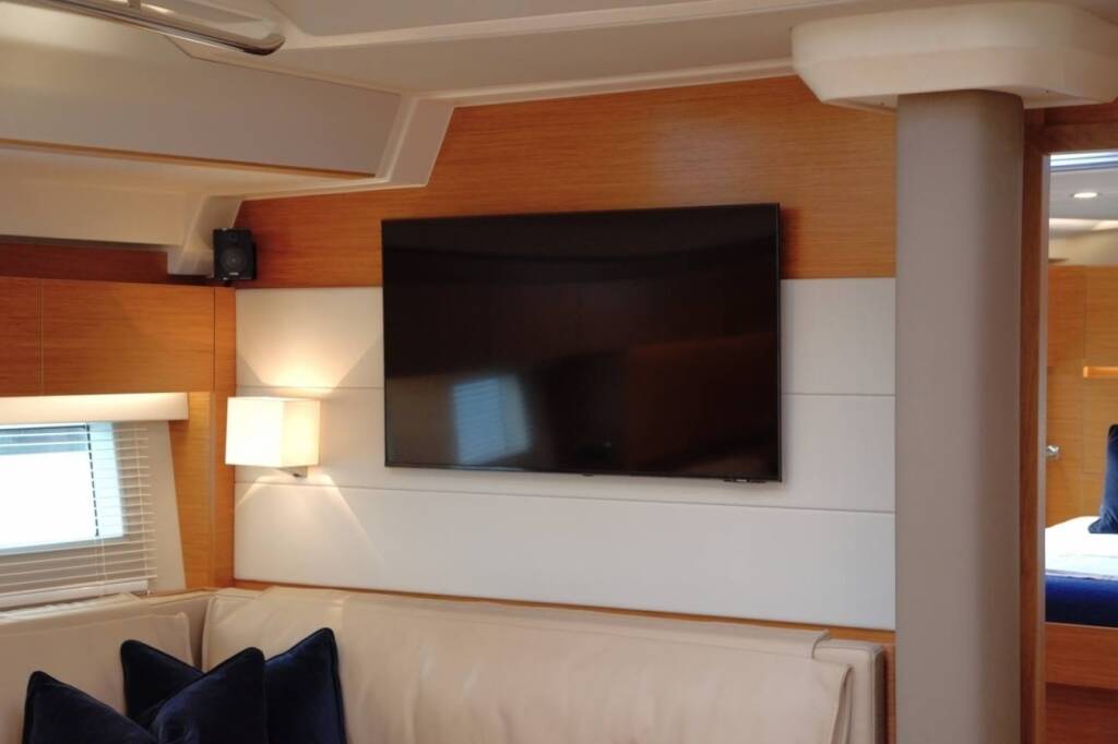 Sailing yacht Hanse 588 Eclipse