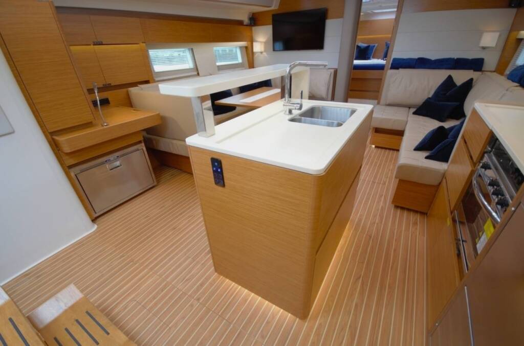 Sailing yacht Hanse 588 Eclipse