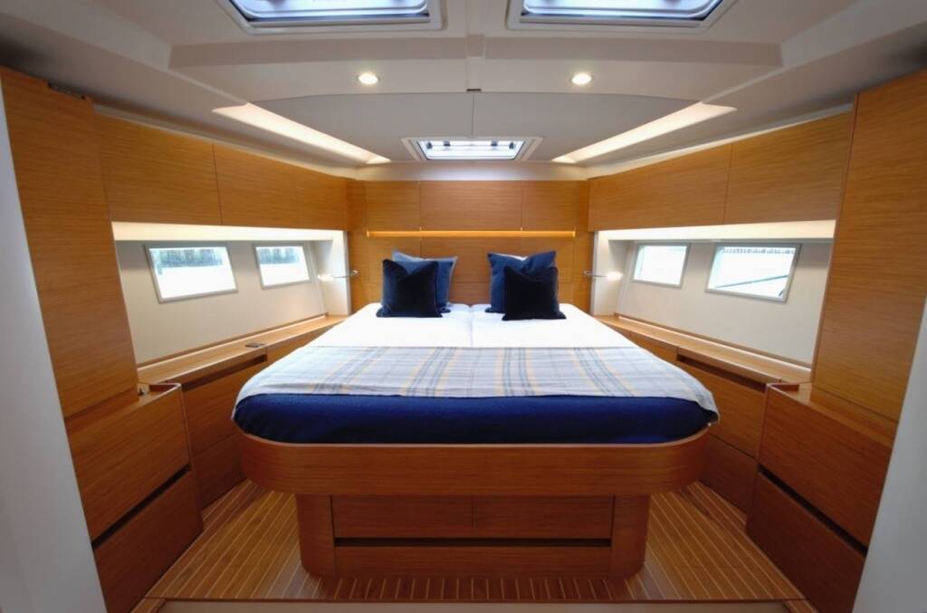 Sailing yacht Hanse 588 Eclipse