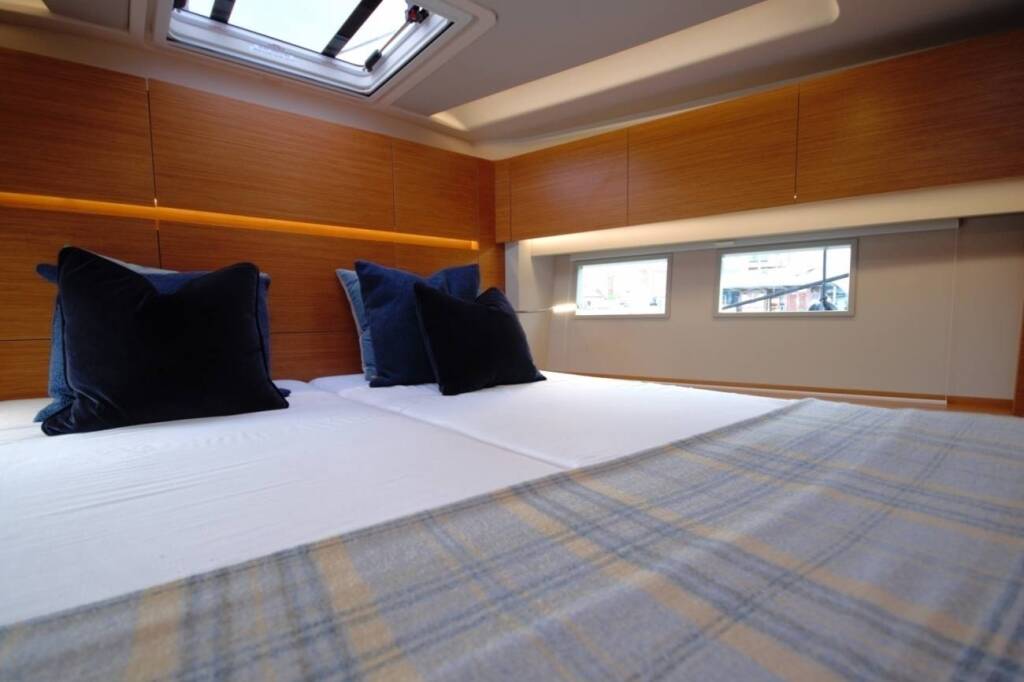 Sailing yacht Hanse 588 Eclipse