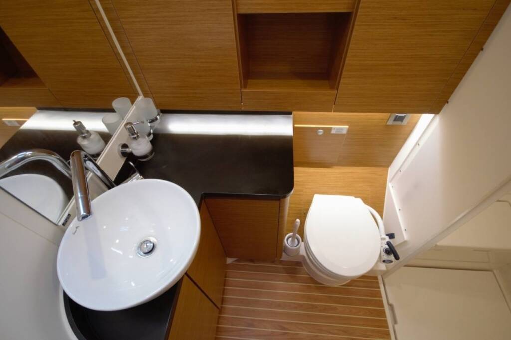 Sailing yacht Hanse 588 Eclipse