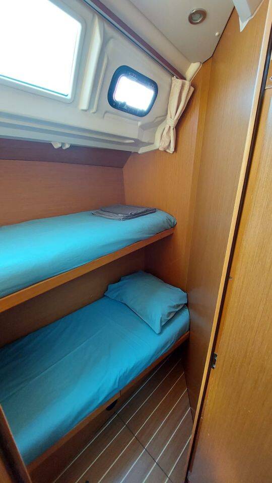 Sailing yacht Jeanneau 53 Madeleine
