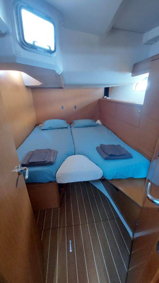 Sailing yacht Jeanneau 53 Madeleine