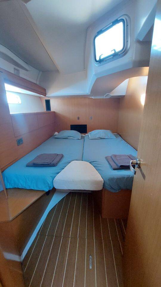 Sailing yacht Jeanneau 53 Madeleine