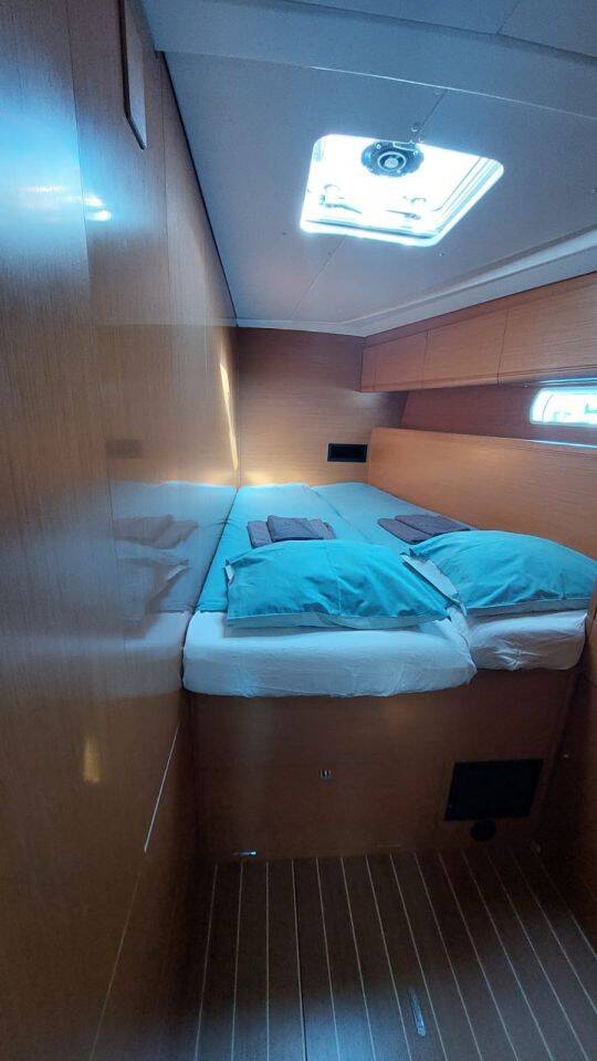 Sailing yacht Jeanneau 53 Madeleine
