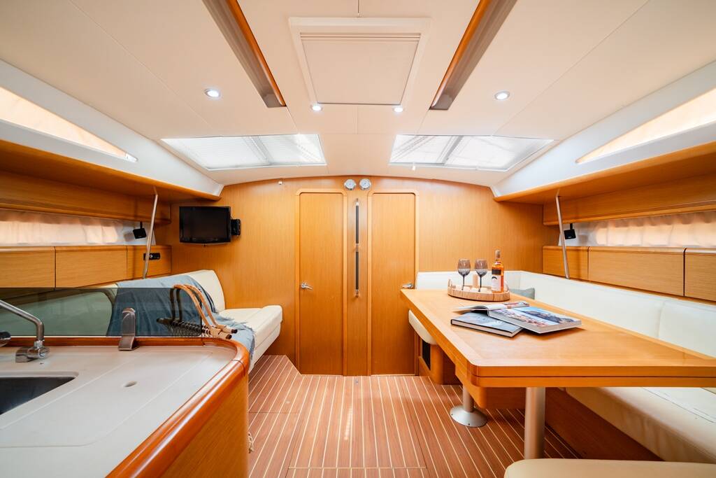 Sailing yacht Jeanneau 53 Regina V