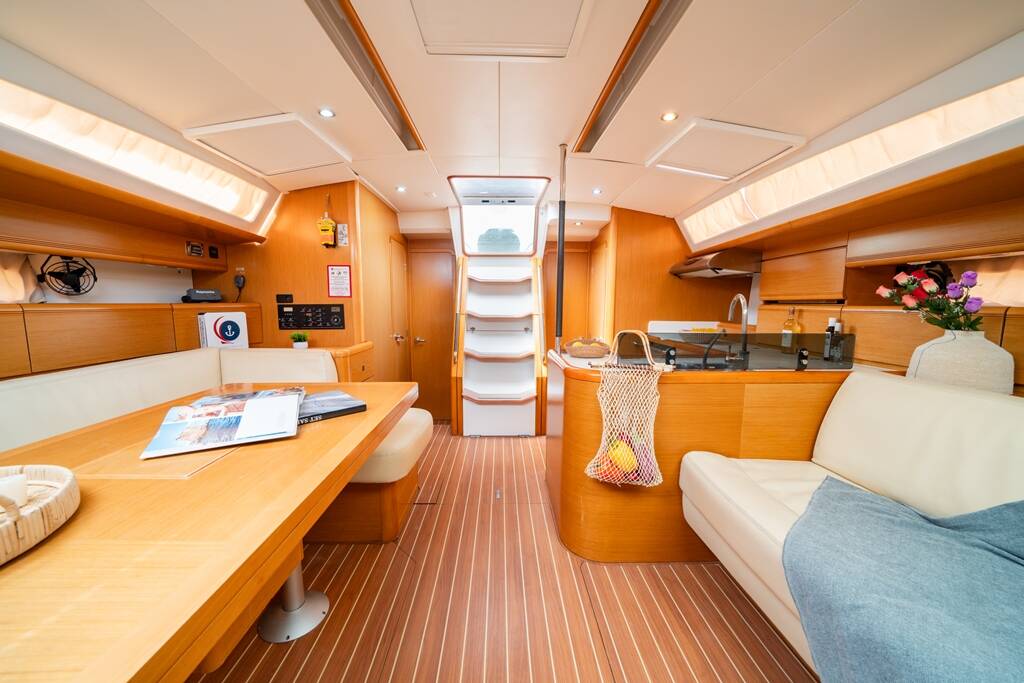 Sailing yacht Jeanneau 53 Regina V