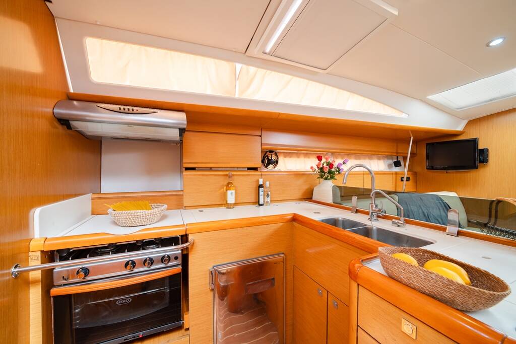 Sailing yacht Jeanneau 53 Regina V