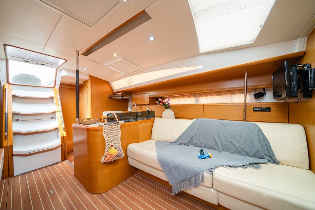 Sailing yacht Jeanneau 53 Regina V