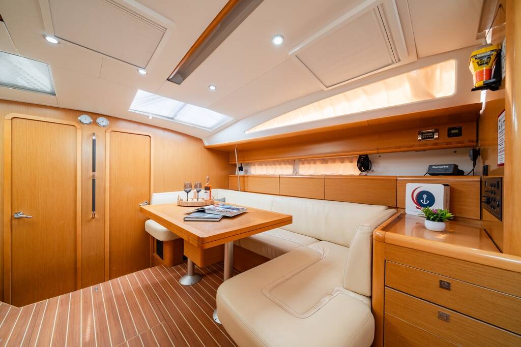 Sailing yacht Jeanneau 53 Regina V