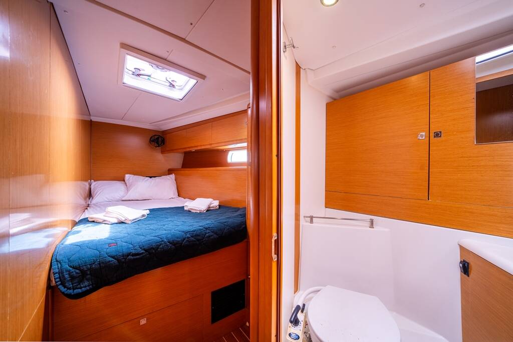 Sailing yacht Jeanneau 53 Regina V