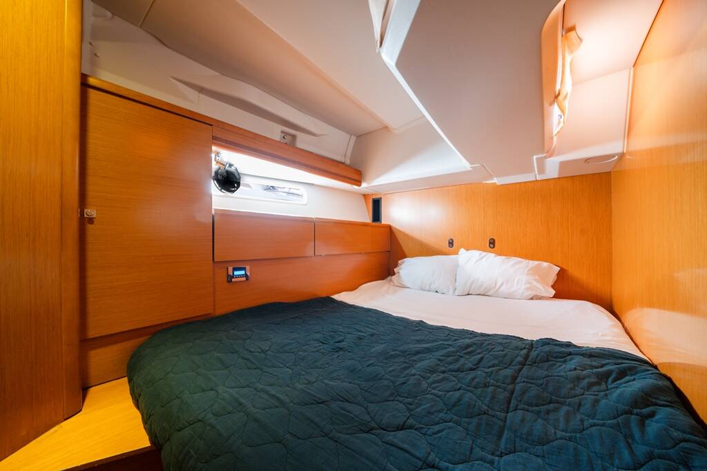 Sailing yacht Jeanneau 53 Regina V