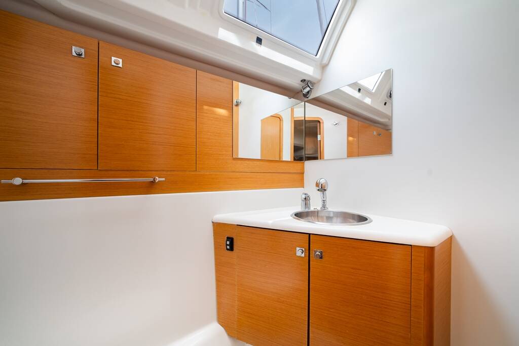 Sailing yacht Jeanneau 53 Regina V