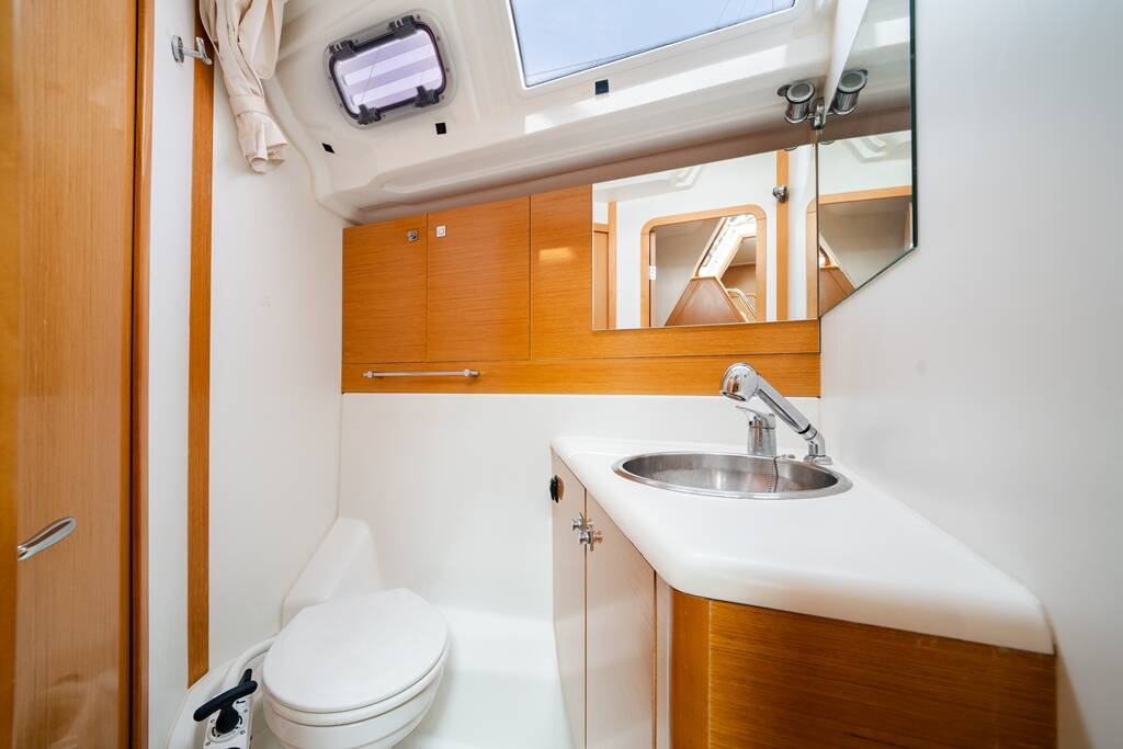 Sailing yacht Jeanneau 53 Regina V