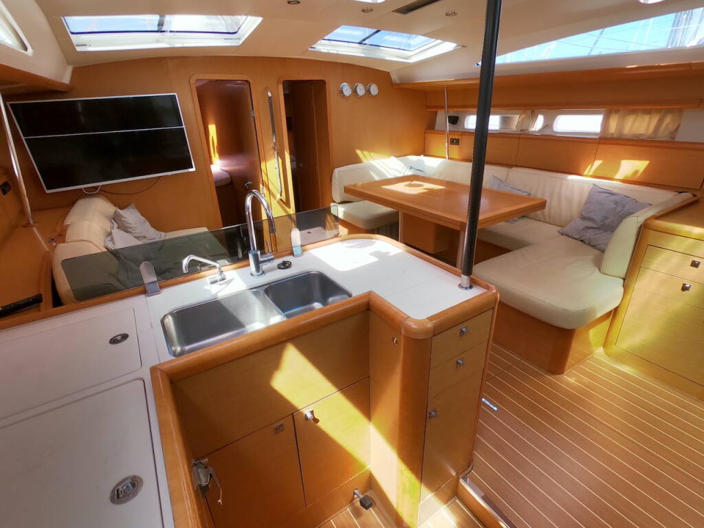 Sailing yacht Jeanneau 53 Anita