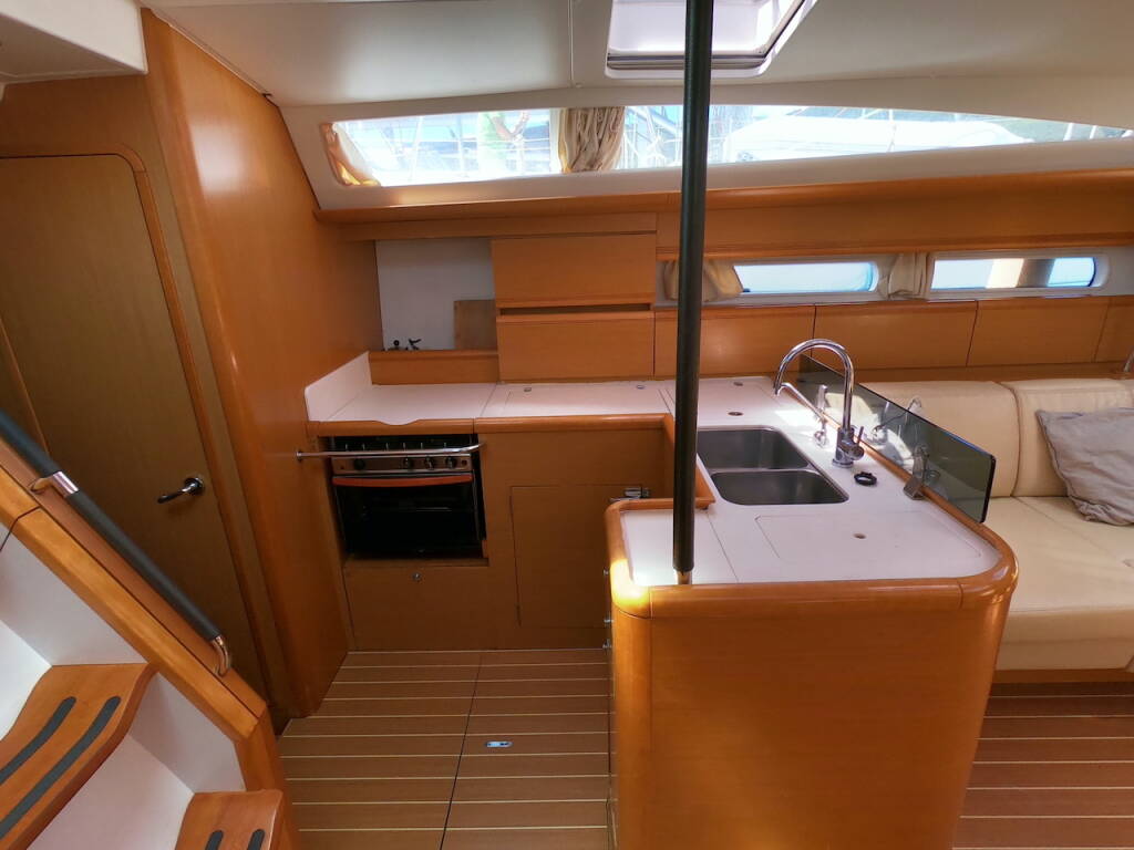 Sailing yacht Jeanneau 53 Anita