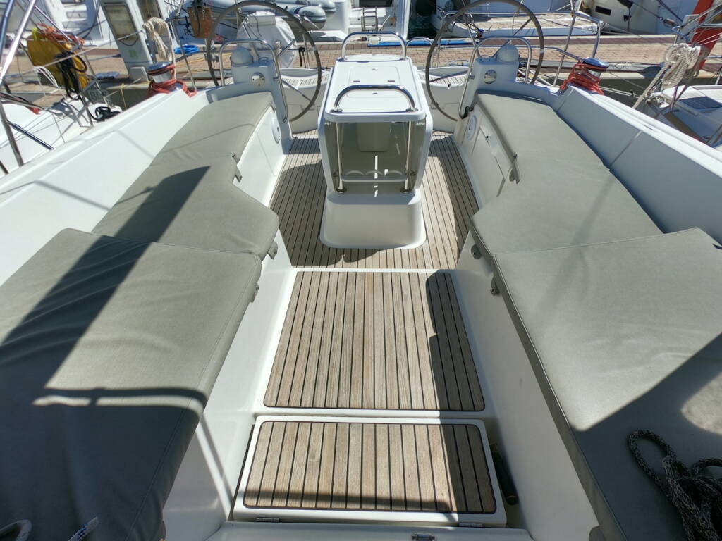 Sailing yacht Jeanneau 53 Anita