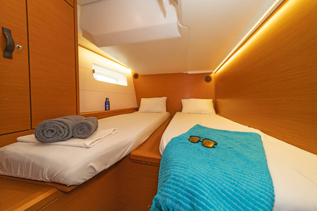 Sailing yacht Jeanneau 54 Scorpius