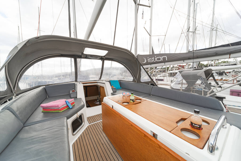 Sailing yacht Jeanneau 54 Scorpius