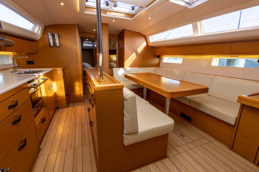 Sailing yacht Jeanneau 54 Squeeze Me